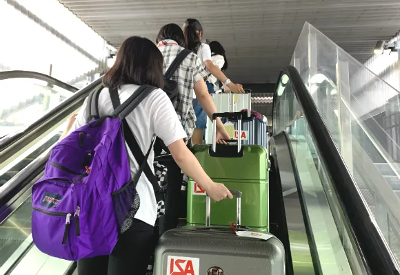 滞在期間や学ぶ目的。『留学』と海外旅行を分けるのは?