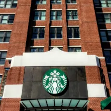 魅力その2 世界的企業やコーヒー店が集結!